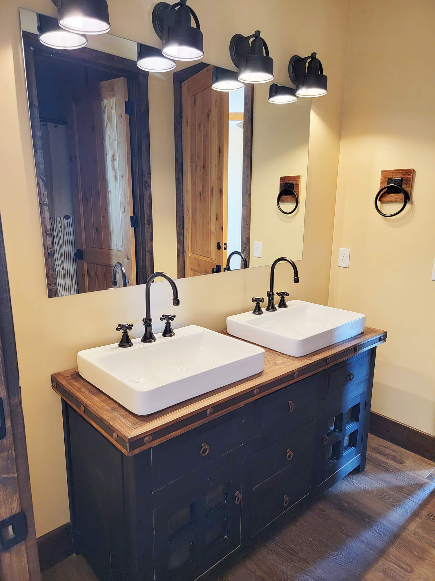 Guest bath in new home construction home near the San Tan Mountains in Queen Creek, by Resurrection Builders.